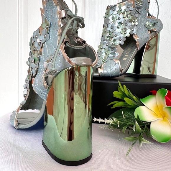 IVY KIRZHNER ~ IK Jardin pearlized floral iridescent holographic heel sandals - Picture 3 of 11
